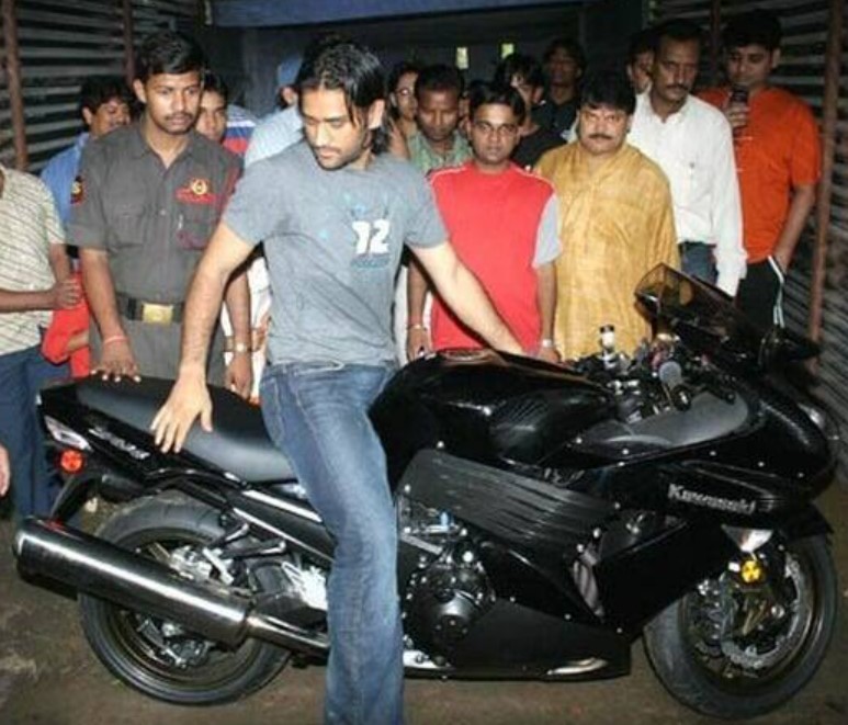 dhoni bike