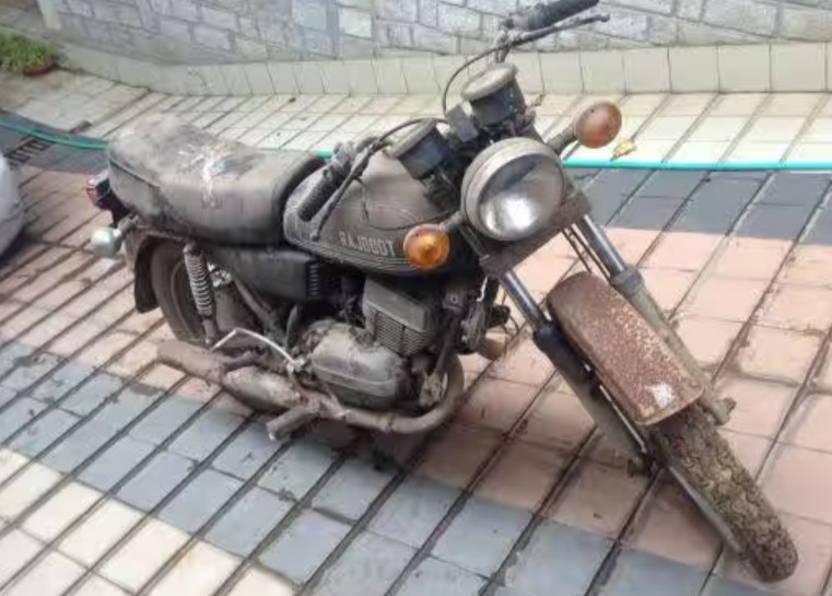 dhoni bike