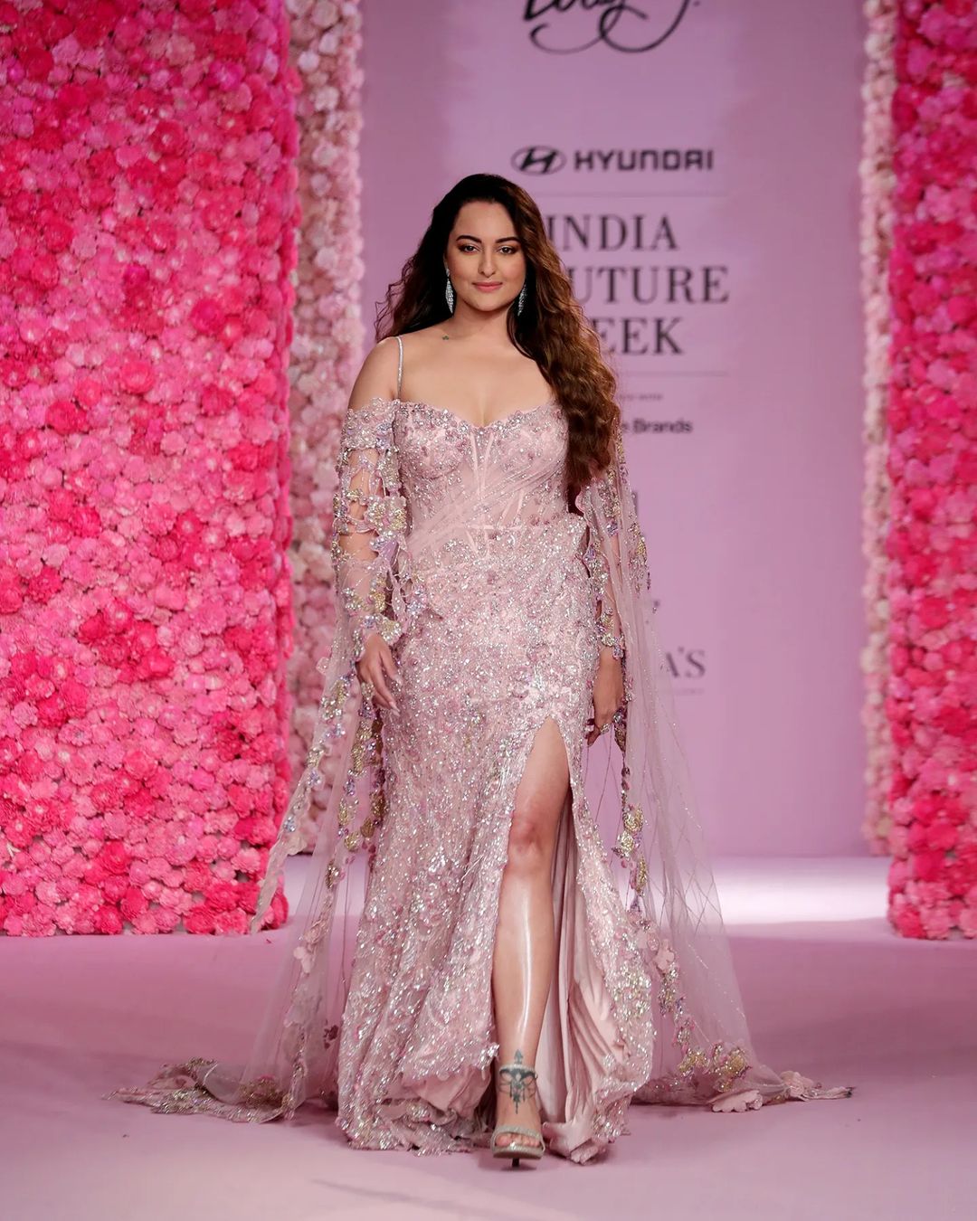 sonakshi sinha wedding clothes