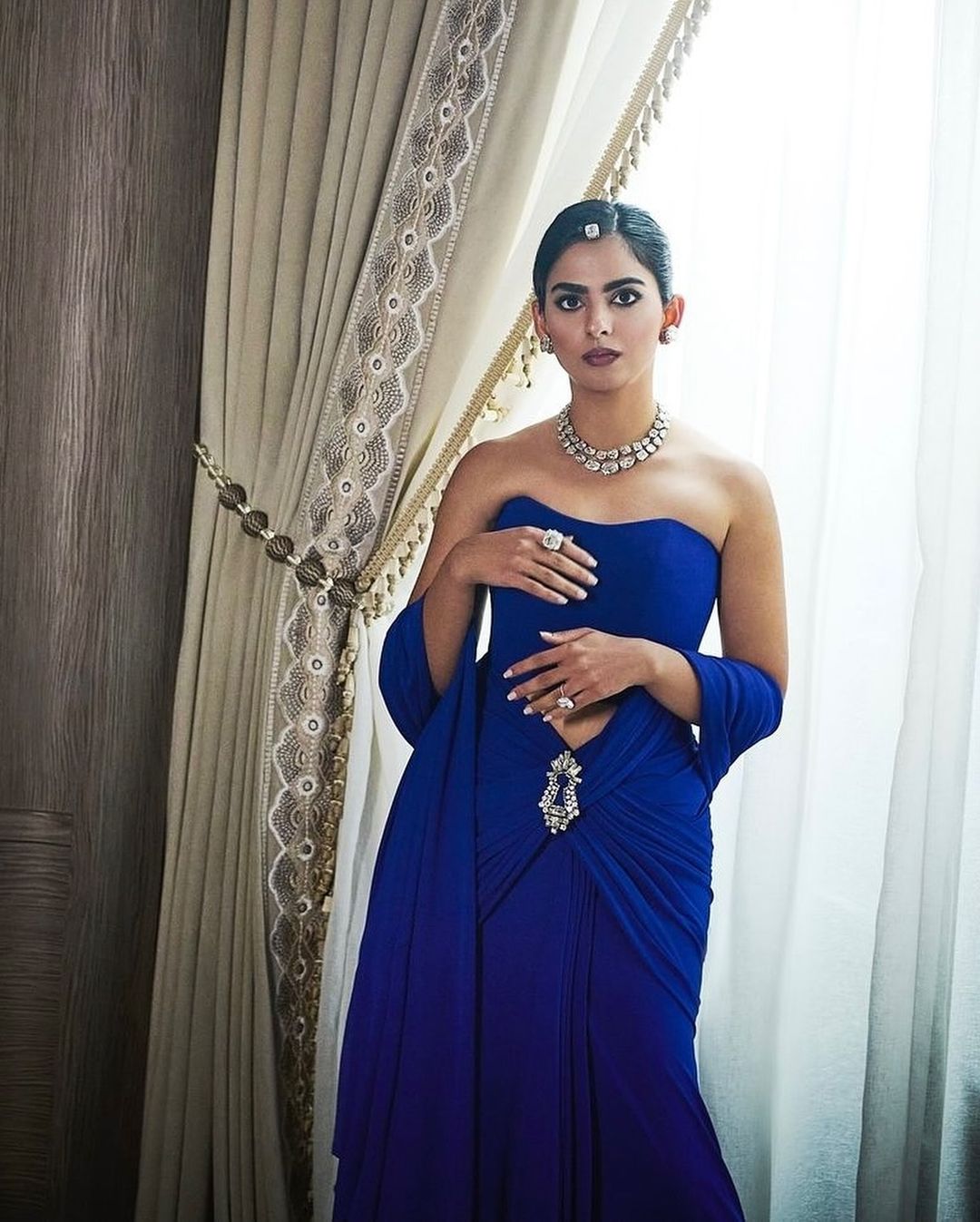 Isha accessorised her couture look with diamond jewellery, including a mang tika, earrings, a statement ring, and a double-string choker necklace.