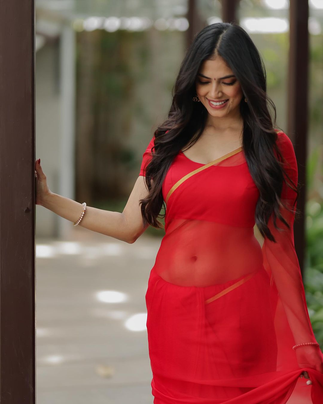 Malavika Mohanan  glamour show in saree