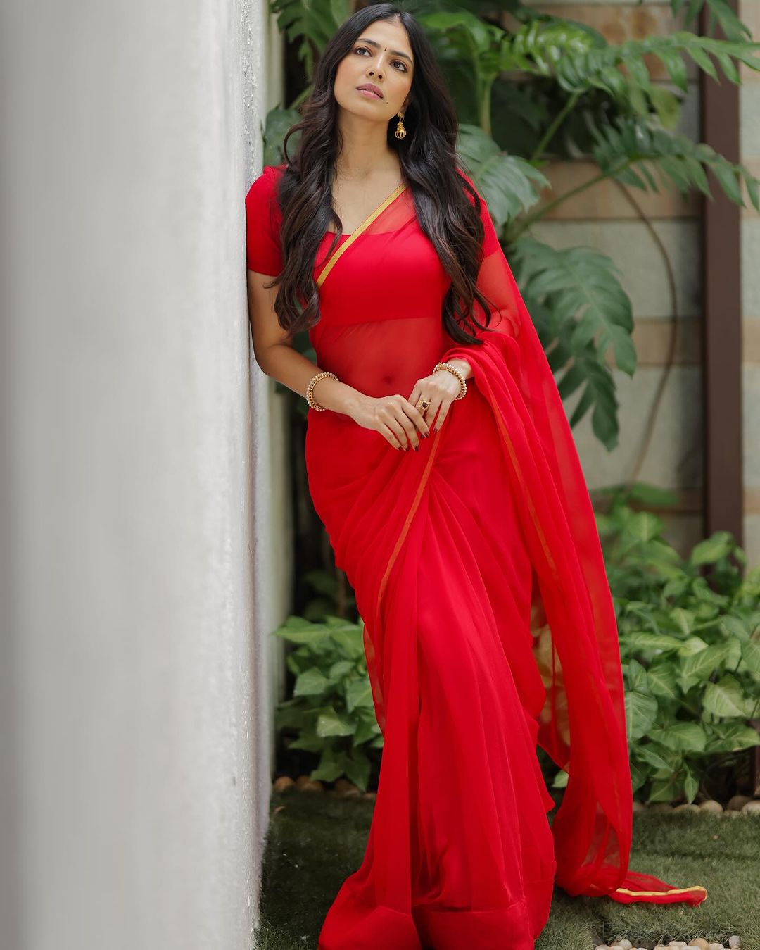 Malavika Mohanan  glamour show in saree
