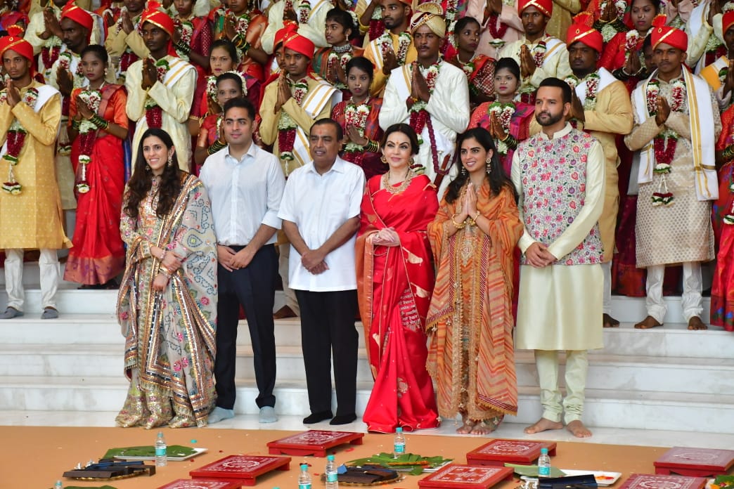 Mukesh Ambani, Akash Ambani, Shloka Ambani, and Anand Piramal were present at the occasion.
