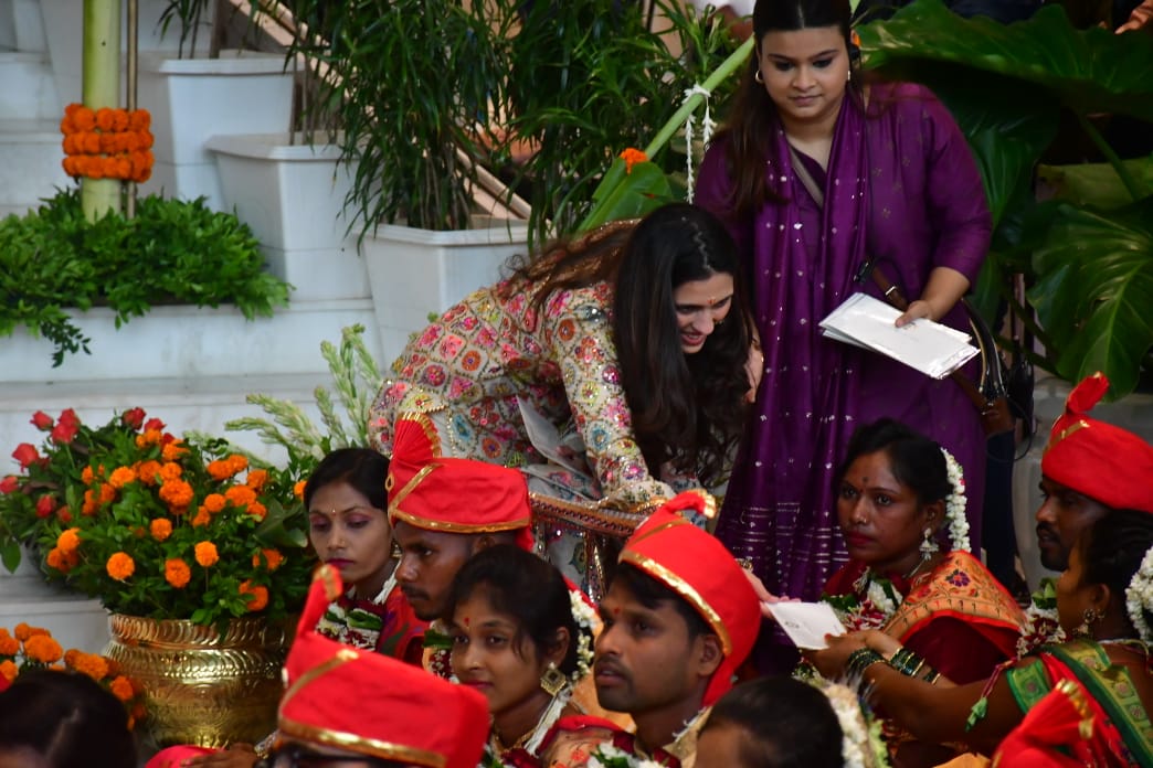 A grand dinner was organized for the guests who were also treated to a traditional Tarpa dance performance by the Warli Tribe