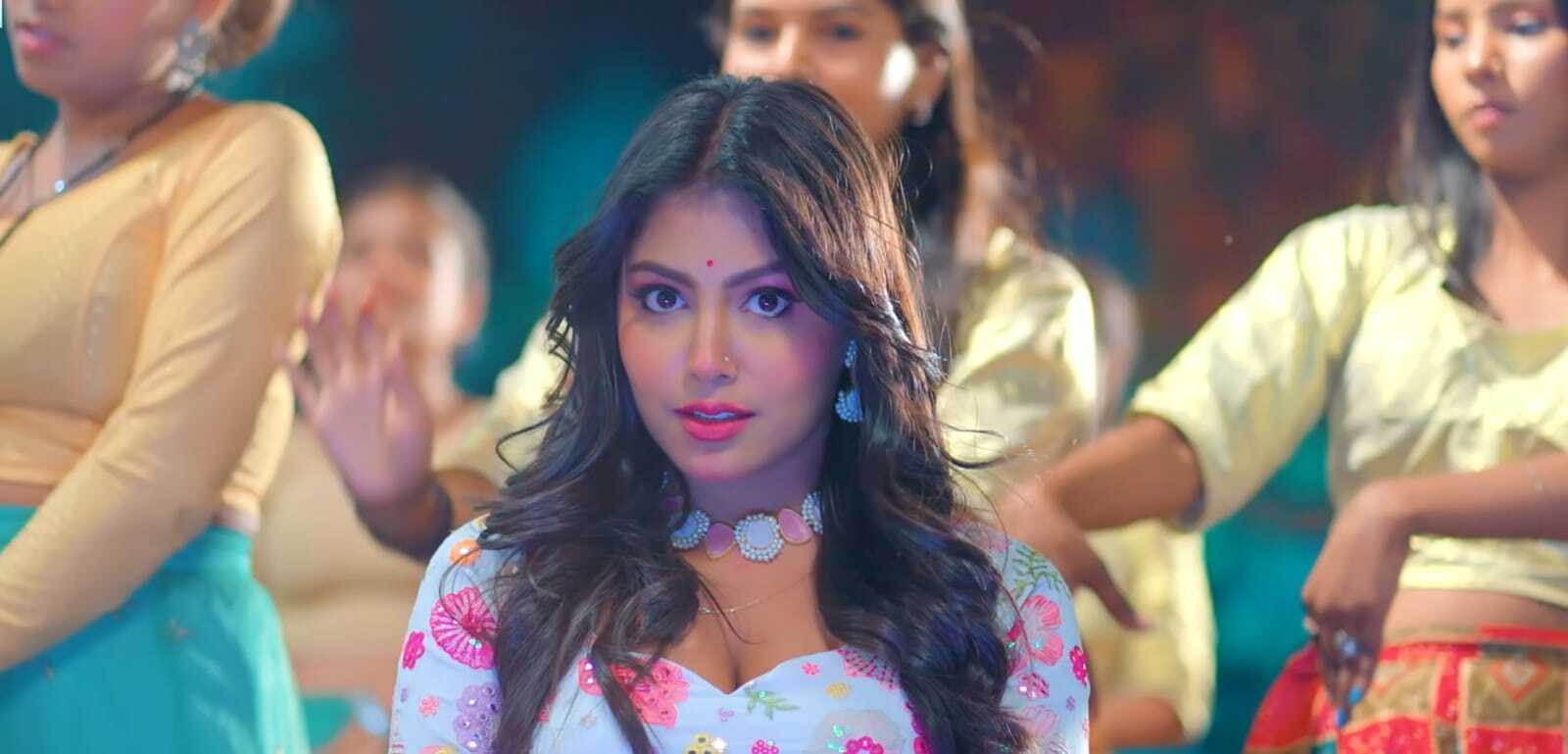 gir gael nathiya barartiya me bhojpuri song