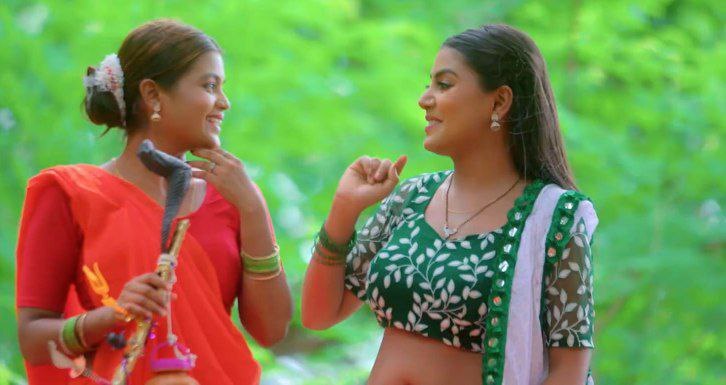 'Bechele Chudiya Hari Hari' Shivani Singh and Mahi Srivastava's Bol Bam song created a stir