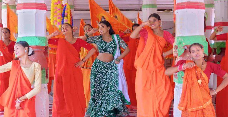 'Bechele Chudiya Hari Hari' बोलबम गाना