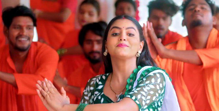 Shivani Singh and Mahi Srivastava's Bol Bam song created a stir