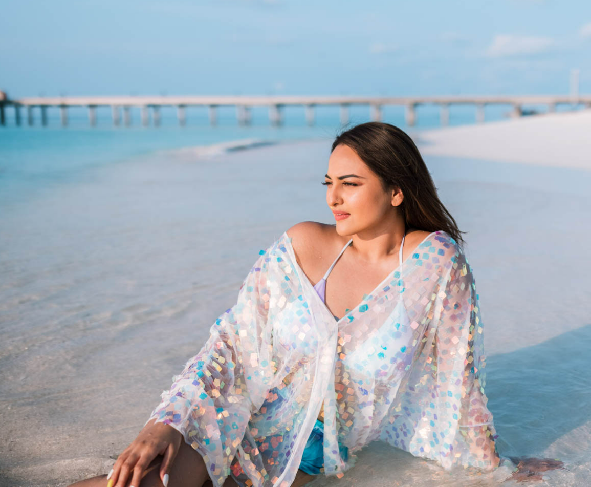 ஆடையின்றி கடற்கரையில் சுற்றித்திரியும் சுற்றுலாப்பயணிகள்.. எங்கு