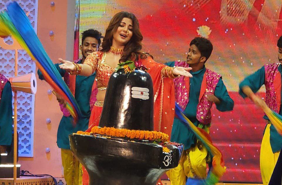 भोजपुरी इंडस्ट्री की दिग्गज हस्तियों के साथ भोले बाबा की भक्ति में झूमा पटना का बापू सभागार, देखिए त