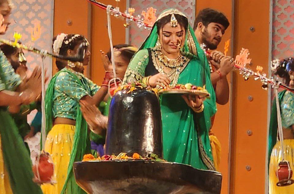 भोजपुरी इंडस्ट्री की दिग्गज हस्तियों के साथ भोले बाबा की भक्ति में झूमा पटना का बापू सभागार