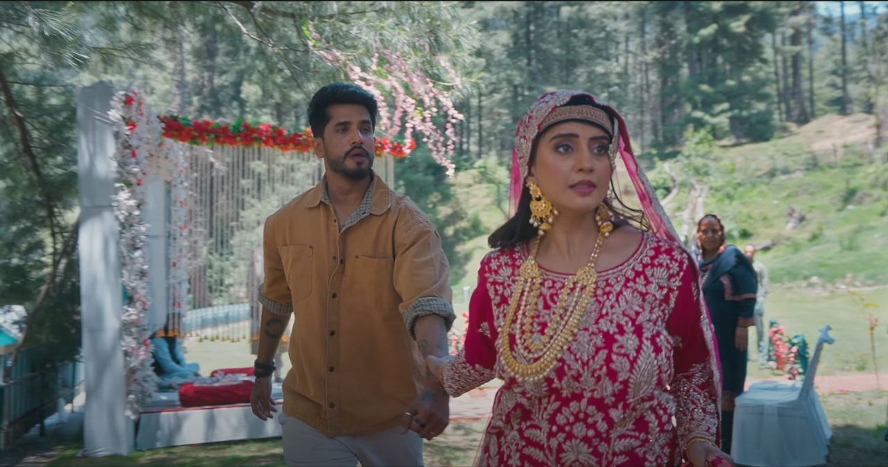 Akshara singh Pahadi look