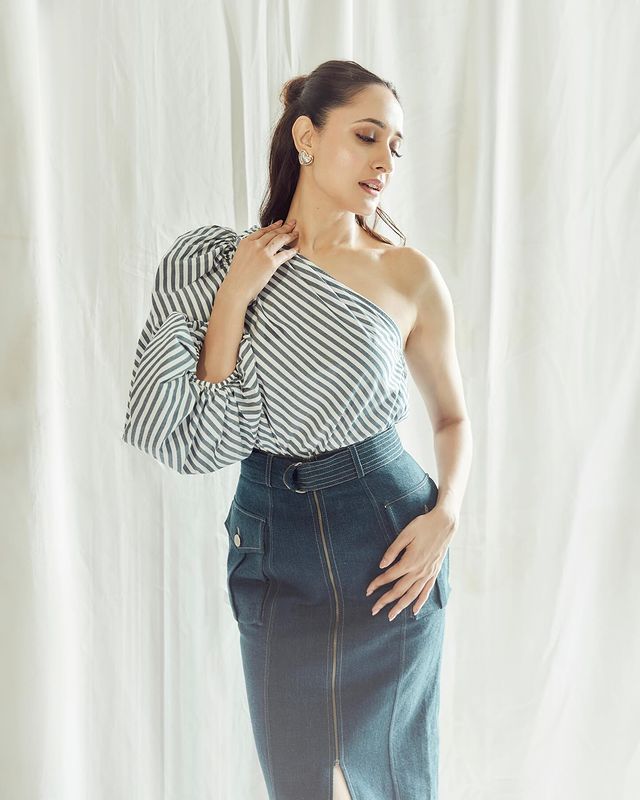 Pragya Jaiswal instagram