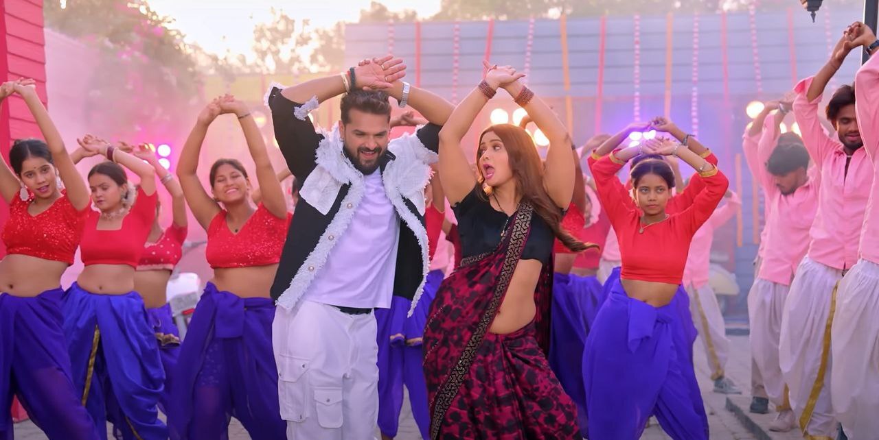 Bhojpuri song 'Kamar Damage'