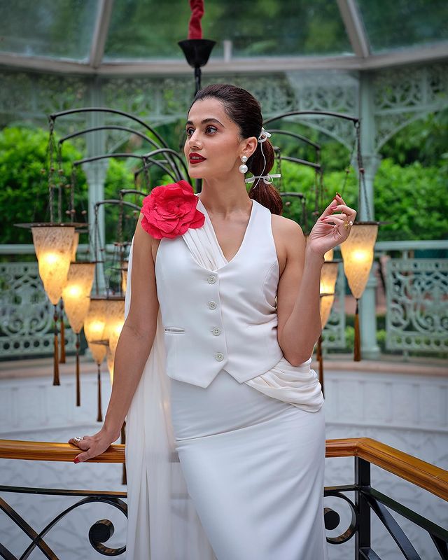Taapsee Pannu LooKS