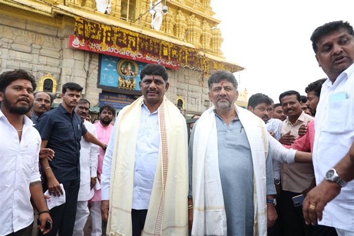 DK Shivakumar And DK Suresh Visited Chamundeshwari Temple Mysore