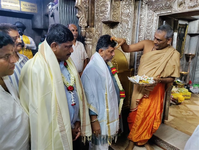 DK Shivakumar And DK Suresh Visited Chamundeshwari Temple Mysore