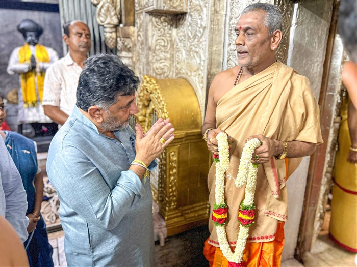 DK Shivakumar And DK Suresh Visited Chamundeshwari Temple Mysore