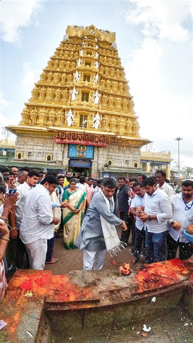 DK Shivakumar And DK Suresh Visited Chamundeshwari Temple Mysore
