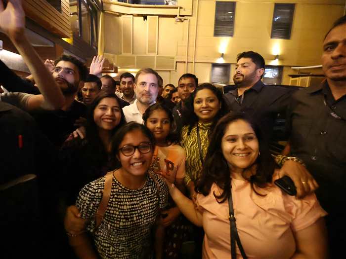 Rahul Gandhi’s Srinagar Visit: Enjoys Ice Cream at Lal Chowk’s Top Eatery