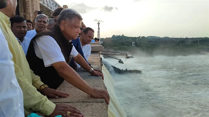 Tungabhadra Dam Chain Link Of 19Th Crest Gate Broken