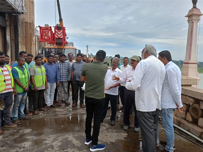 Tungabhadra Dam Installation Of Second Temporary Stoplogs To Crest Gate