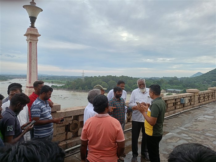 Tungabhadra Dam Installation Of Second Temporary Stoplogs To Crest Gate