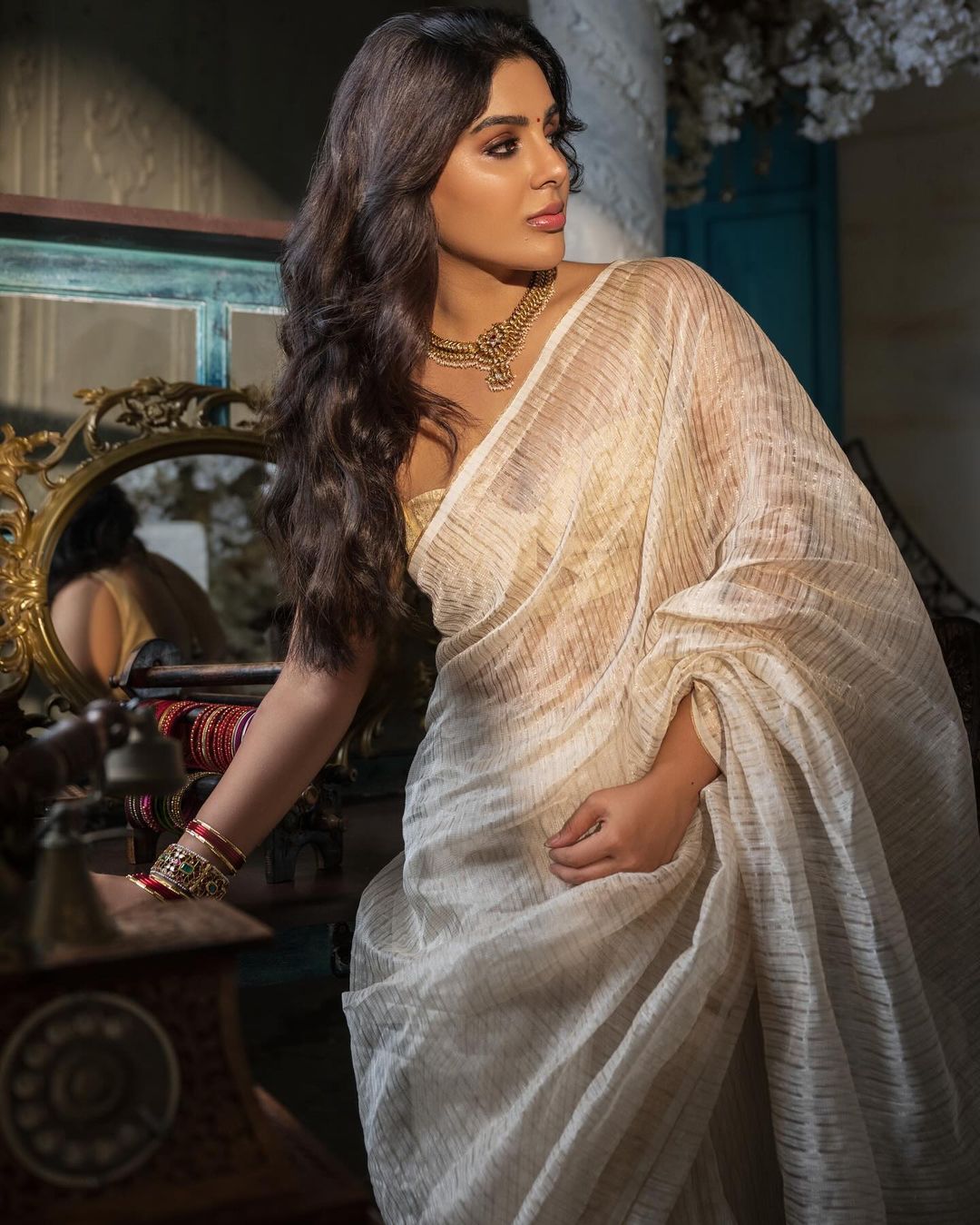 Samyuktha is mesmerizing  stunning looks