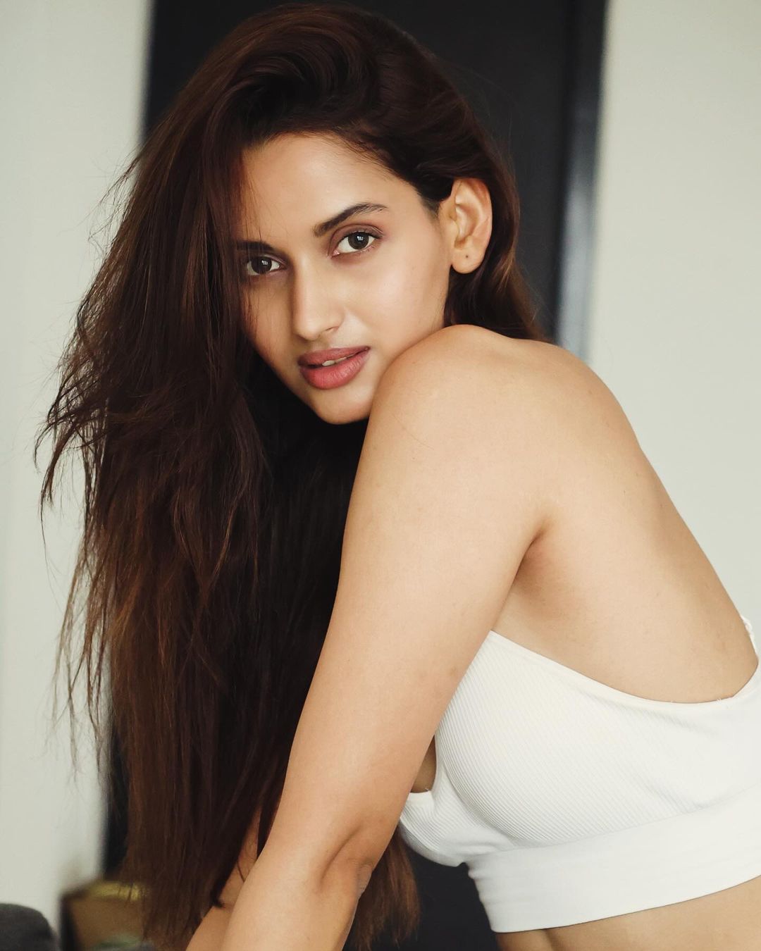 Shivani Jeevan Jadhav sizzling beauties show