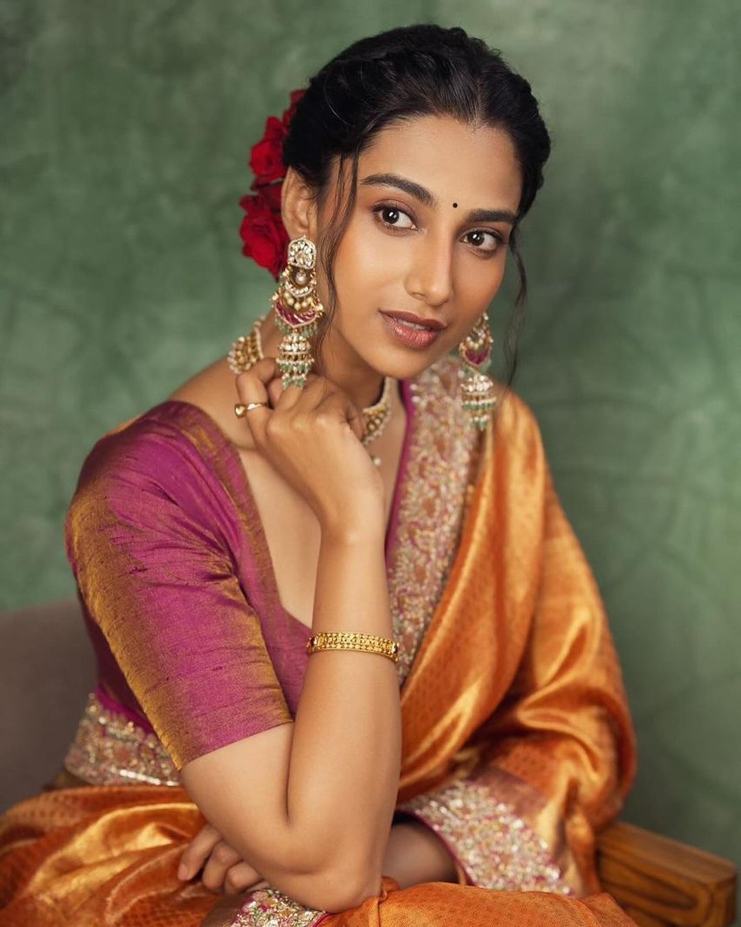 Meenakshii Chaudhary Latest photos