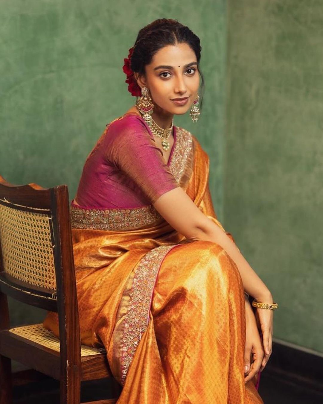 Meenakshii Chaudhary Latest photos
