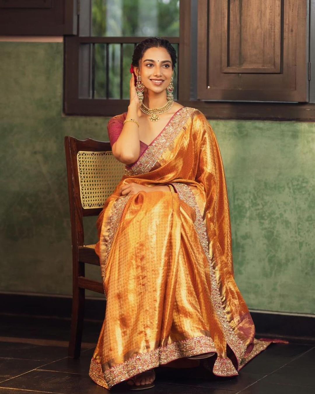 Meenakshii Chaudhary Latest photos