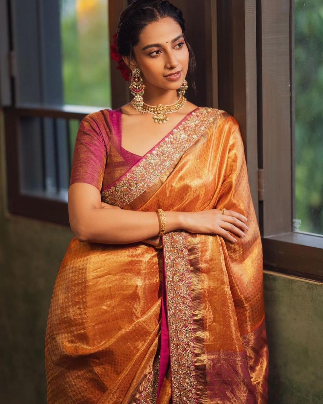 Meenakshii Chaudhary Latest photos
