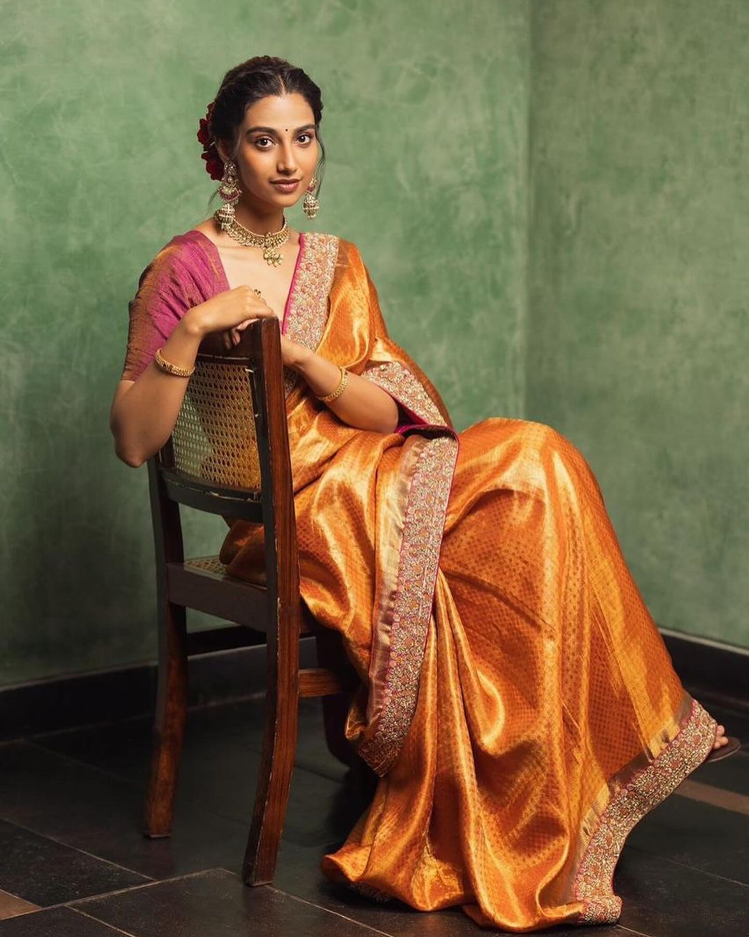 Meenakshii Chaudhary Latest photos