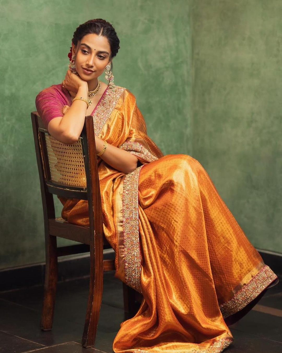 Meenakshii Chaudhary Latest photos