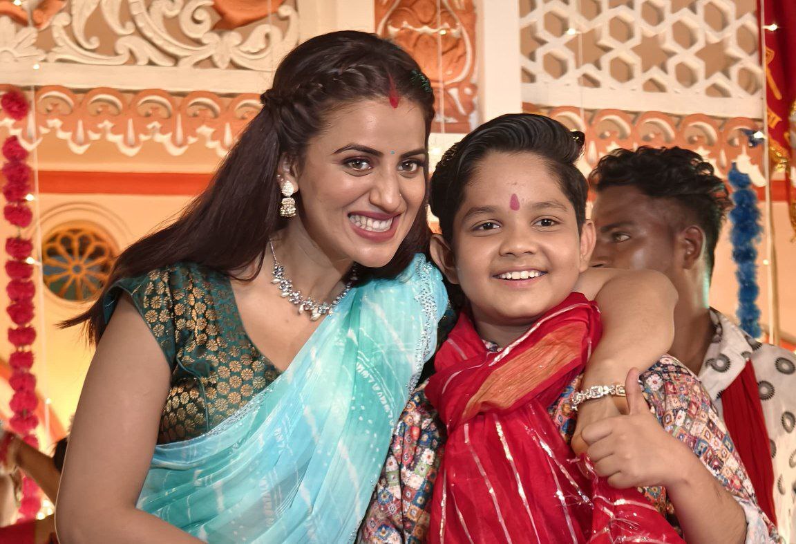 'Devar Sathe Darshan Mai Ke' Bhojpuri Song: