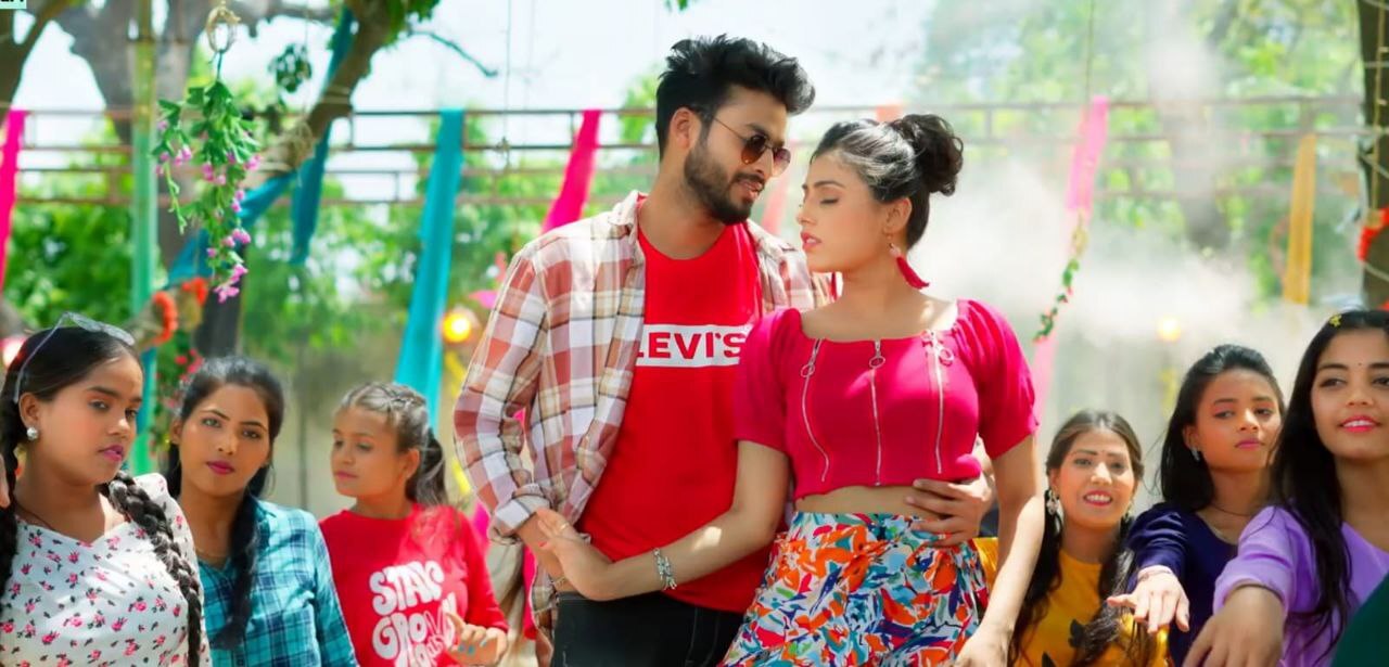 Bhojpuri Song: भोजपुरी लोकगीत 'लभर हमार डर लागेला' में काजल त्रिपाठी का ग़ज़ब एक्सप्रेशन, देखिए तस्वीरें