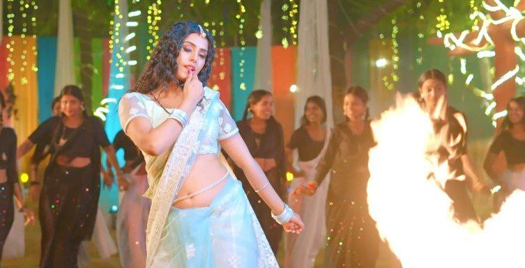 Kajal Tripathi is looking very hot in black saree