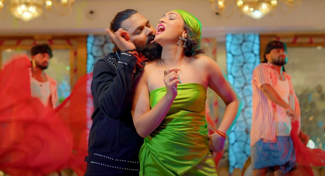 Bhojpuri Song, 'UP Bihar Hile'