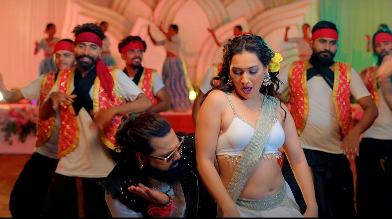 ‘यूपी बिहार हिले’ ने मचाया धमाल