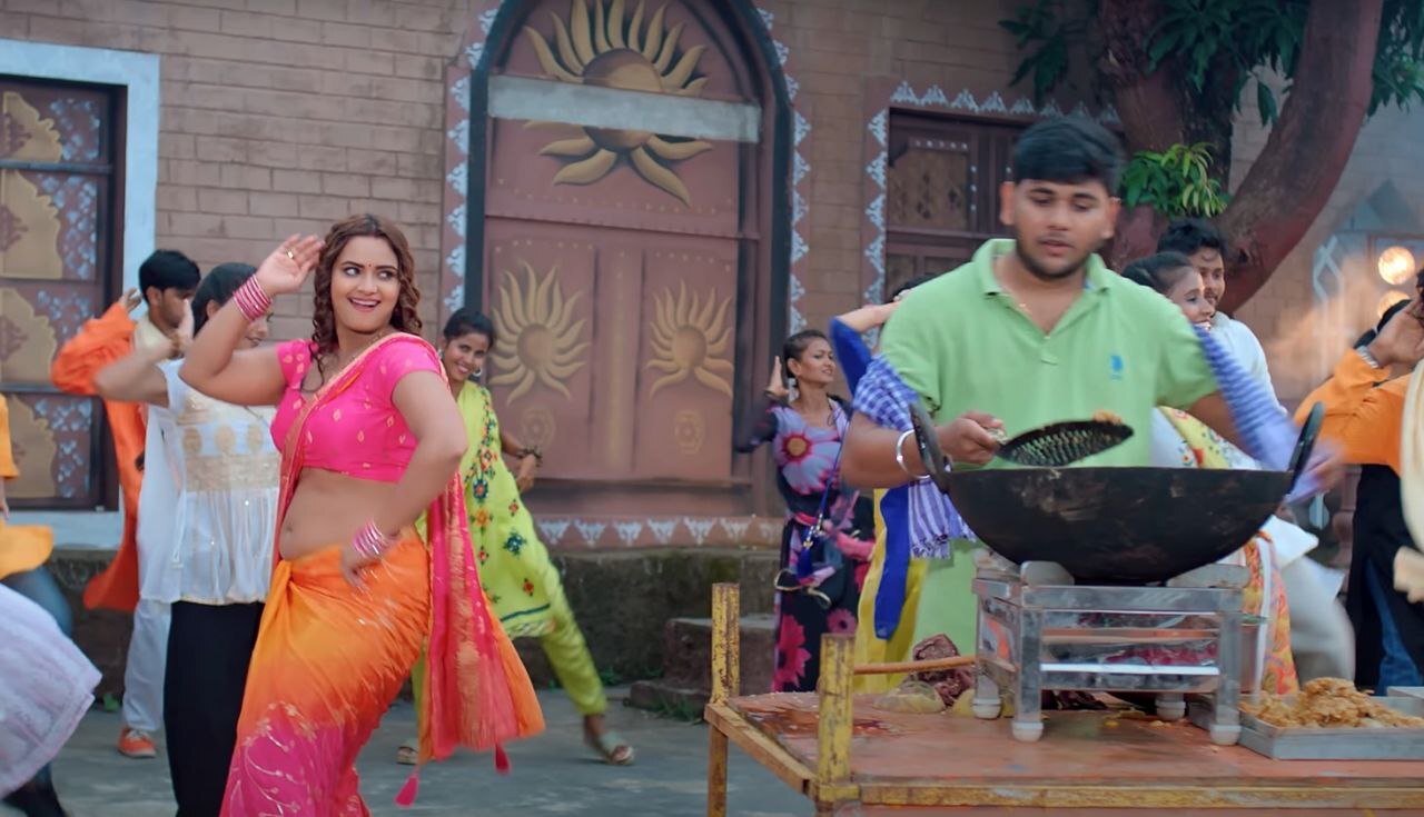 भोजपुरी वायरल सेंसेशन