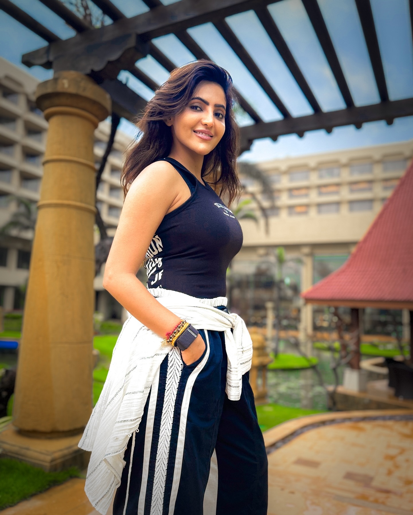 ஸ்டைலிஷ் லுக்கில் அதுல்யா ரவி.. வெளியான லேட்டஸ்ட் கிளிக்ஸ்! | Athulya ...