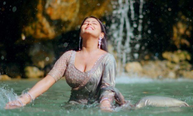 Bhojpuri Song: Mahi Srivastava is wreaking havoc in the song 'Tona Lago Na', Priyanka Singh voice