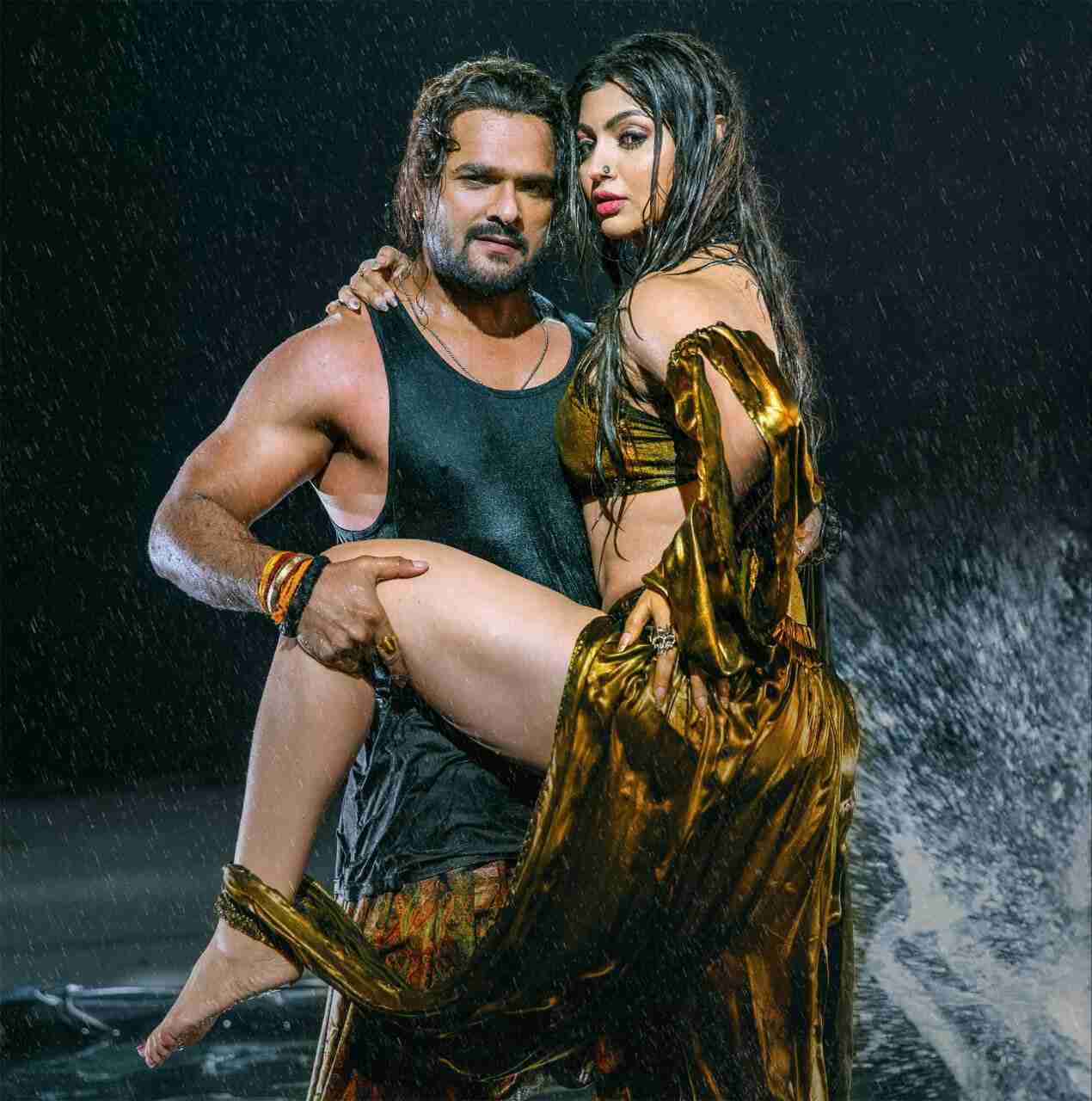 Akanksha Puri Romantic Photos