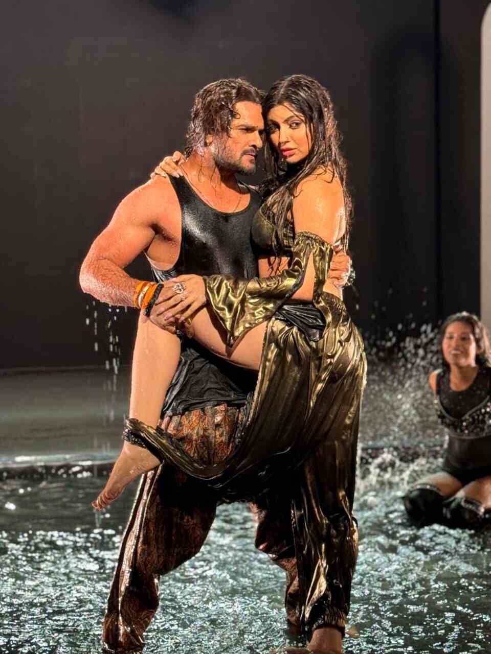 ‘चुम्मा चुम्मा’ सोशल मीडिया पर वायरल