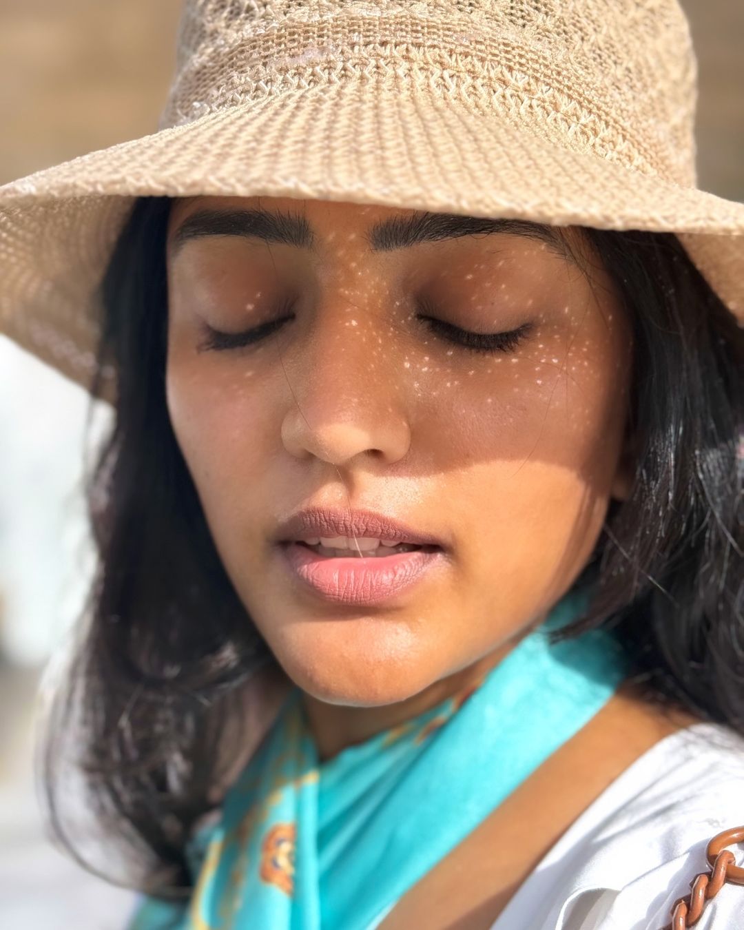 Actress Eesha Rebba stunning beauty
