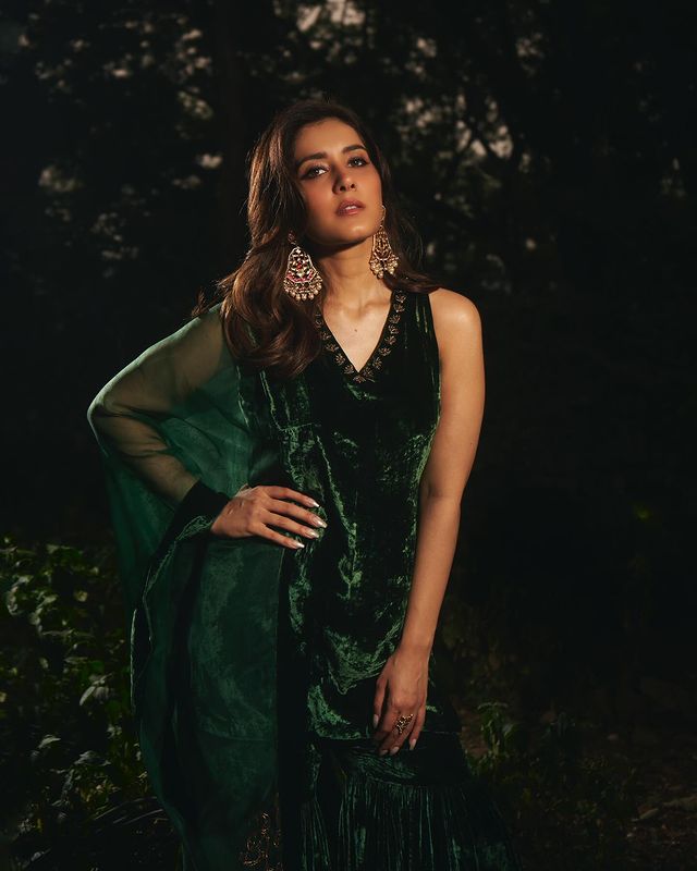 raashi khanna ethnic looks
