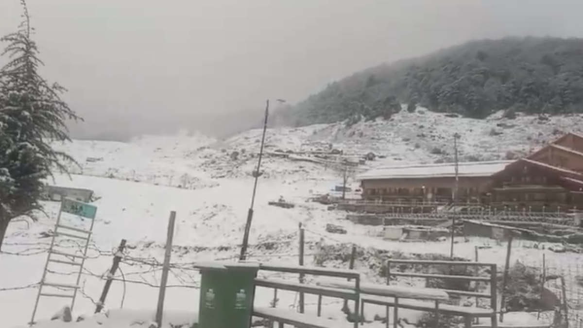 uttarakhand weather photos Snowfall First spectacular snowfall of the season hills heaven