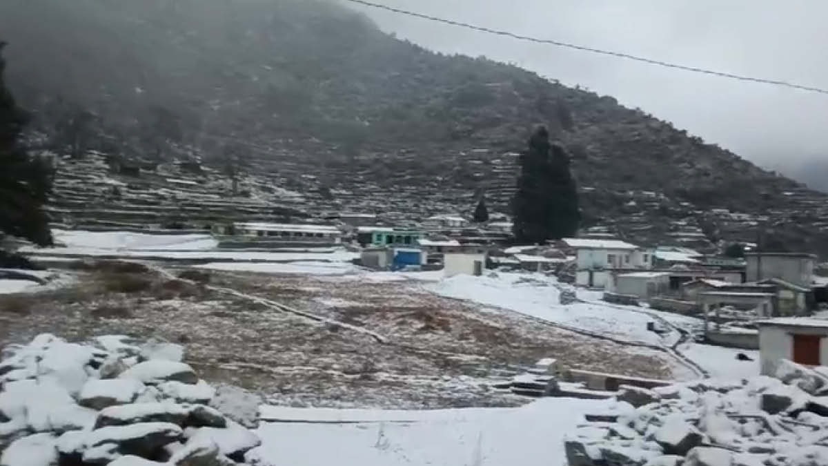 uttarakhand weather photos Snowfall hills toursist farmer