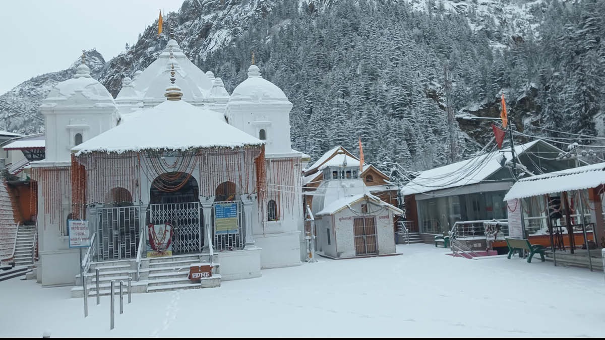 uttarakhand weather photos Snowfall gangotri temple